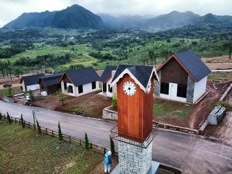 Menara jam pada arsip kawasan The Hanjawong Villas